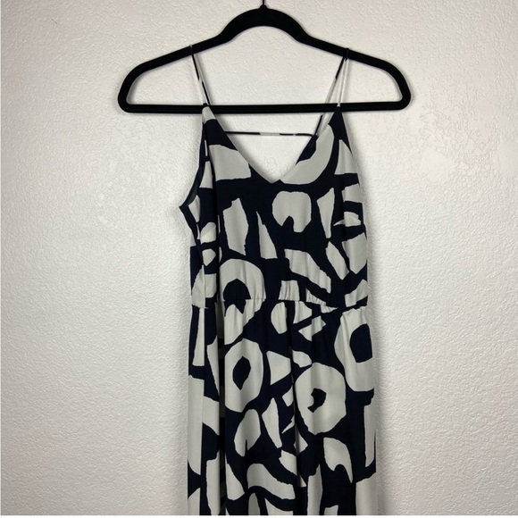 New loft navy and white allover geo print maxi dress 0P - Picture 2 of 3